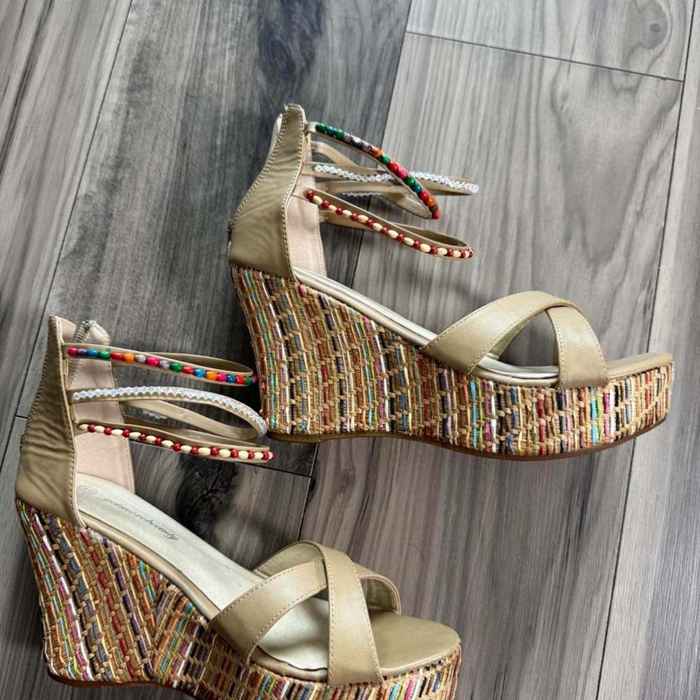 Tan & cream platform sandals in size 40